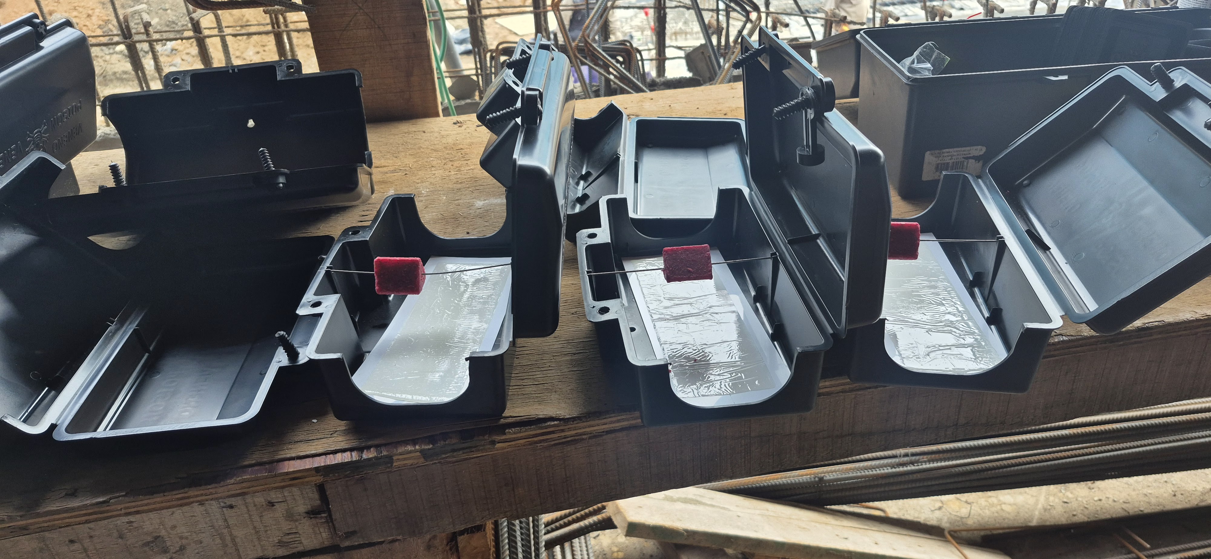 Aplicación profesional con equipo y vehículo de servicio